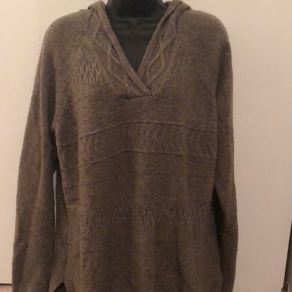 Super soft and warm tan vneck hooded sweater sz XL